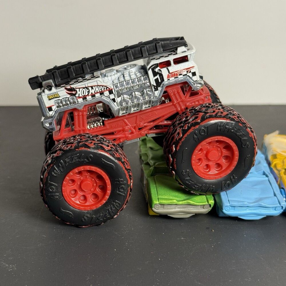 2022 HOT WHEELS MONSTER TRUCKS 5 ALARM FIRE TRUCK, TWISTED TREADS #3/7, HW #45